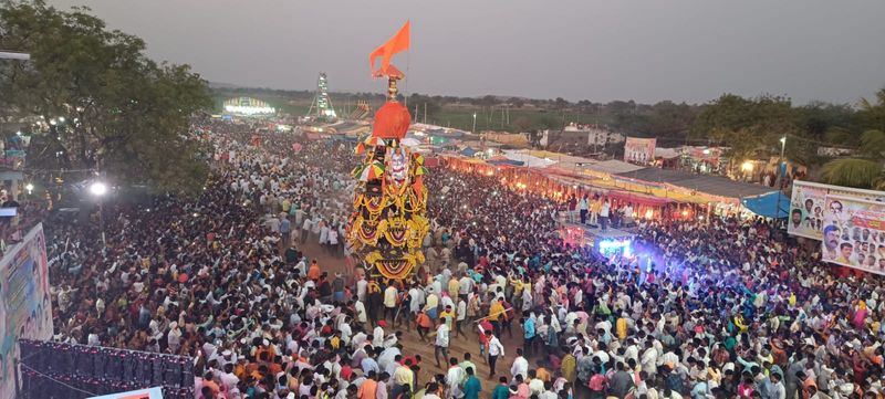 Abbe Tumkur Vishwaradhya fare Rathotsava skr