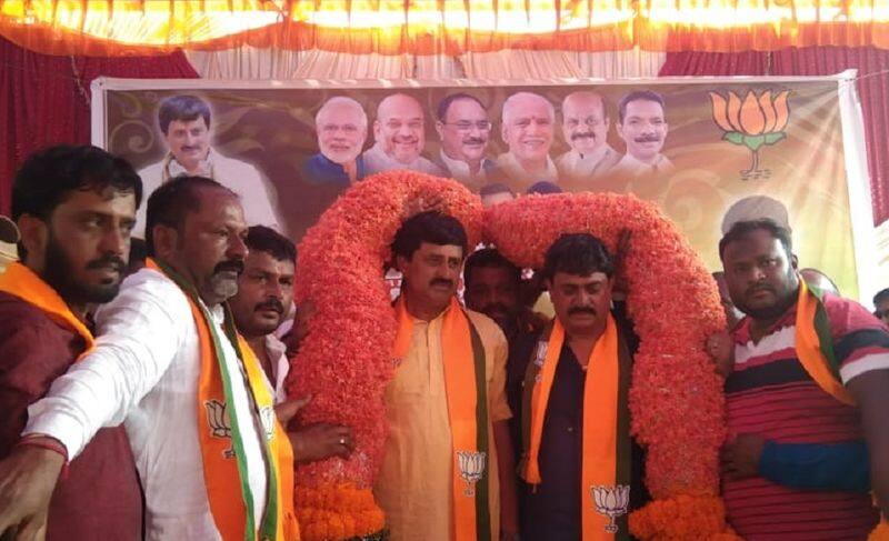 BJP MLC CP Yogeshwar Outraged Against HD Kumaraswamy At Channapatna gvd