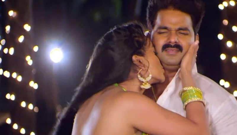 Akshara Singh SEXY video: Bhojpuri actress, Pawan Singh's BOLD moves is not to be missed by fan-WATCH RBA