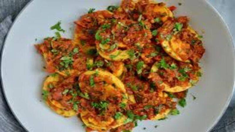 How to Make Spicy Egg Roast in Tamil