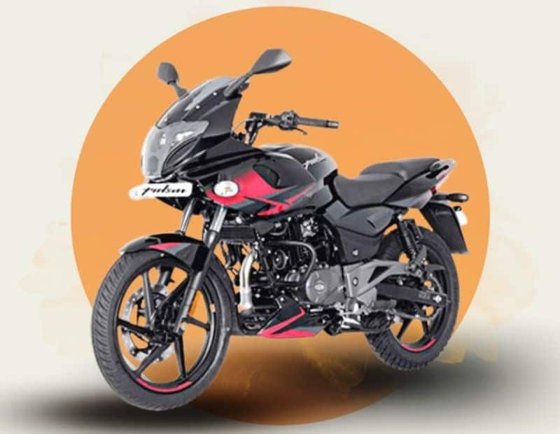 2024 Bajaj Pulsar 220F spotted at dealership 