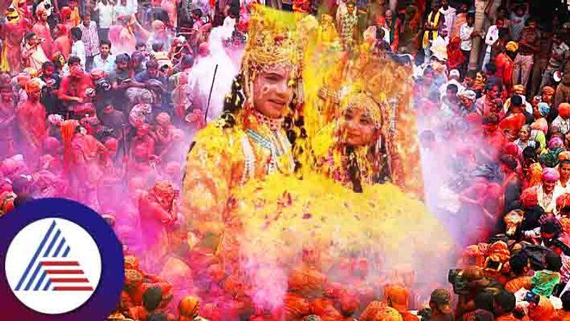 Lathmar holi celebration in Barsana