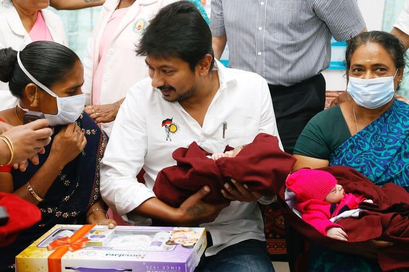 minister udhayanidhi stalin provide gifts for mk stalin's birthday in chepauk constituency