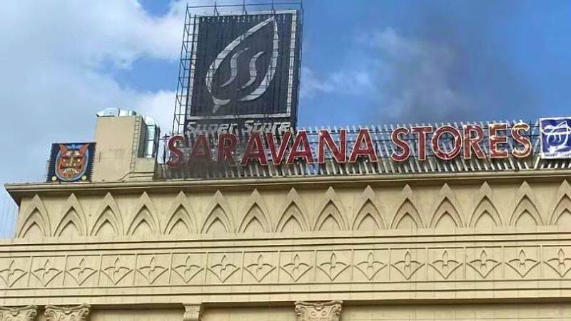 Madurai Mattuthavani Saravana Stores Shop Fire Video goes Viral