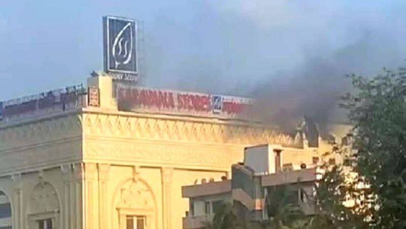 Madurai Mattuthavani Saravana Stores Shop Fire Video goes Viral