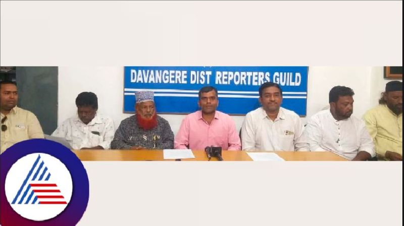 Muslim leaders demand  to give tickets to Muslim community at davanagere rav