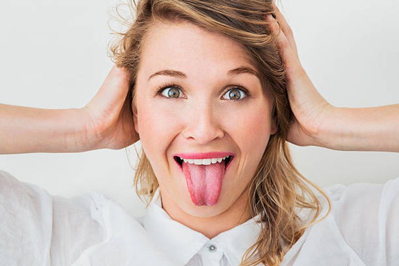 Vitamin D deficiency symptoms on tongue