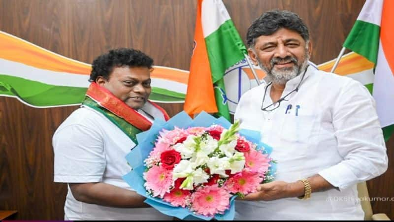 Comedy Actor Sadhu Kokila joined Congress Appointed the KPCC cultural unit president sat