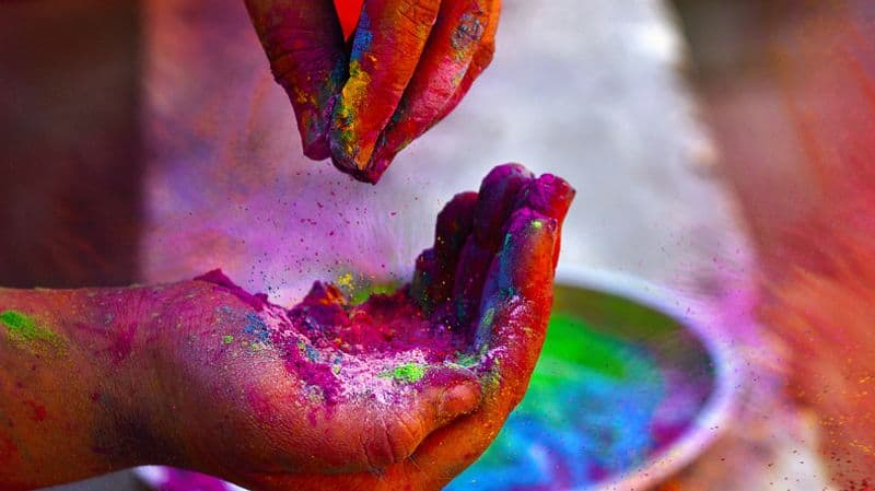 Never Donate These Things On Holi