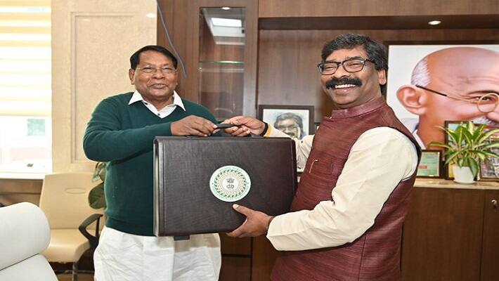 ranchi news. jharkhand budget session 2023. finance minister dr rameshwar oraon table budget in assembly