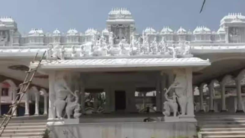 Do you know husband who spent 7 crores and built a temple for his wife 