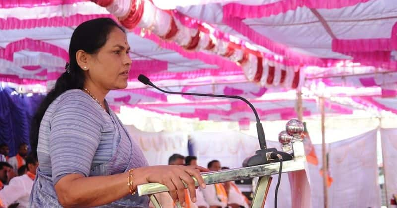 Union Minister Shobha Karandlaje Slams On Congress At Chamarajanagar gvd