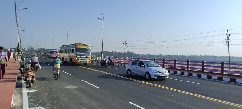 Cauvery bridge that links Srirangam Island with Trichy reopened for vehicular movement today