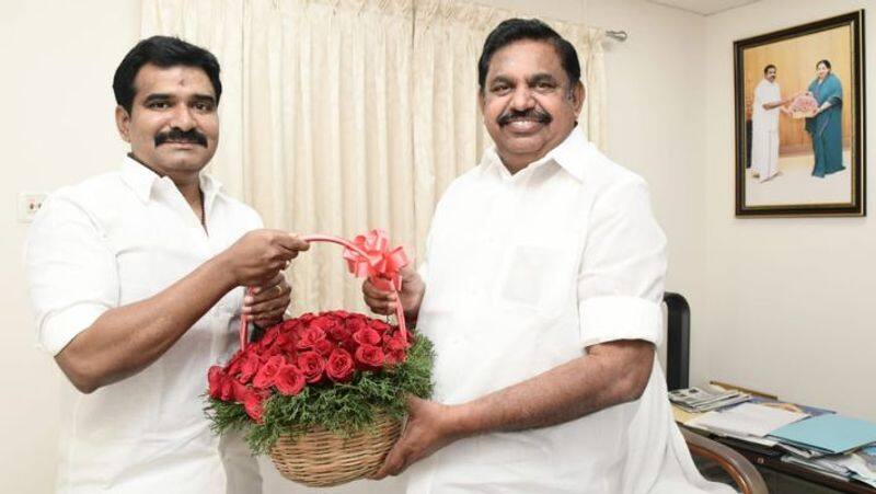 Annamalai suddenly meet panneerselvam