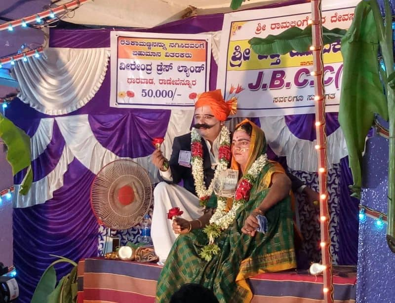 Holi festivals  4 Lakhs win make Rati-Manmatha smile at haveri rav