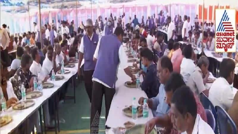 Congress JDS stands for vote count through Nonveg Meals at Bengaluru sat