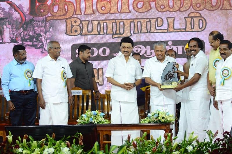 pinarayi vijayan invites m k stalin to celebrate the 100th anniversary of vaikom satyagraha together