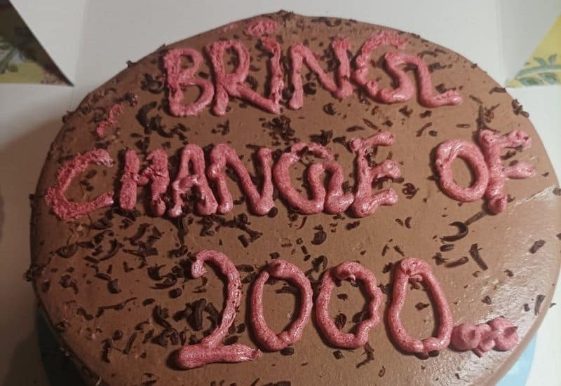 Bring change of rs 2000 Bakery staff writes on cake instead of Birthday wish in Pakistan goes viral ckm