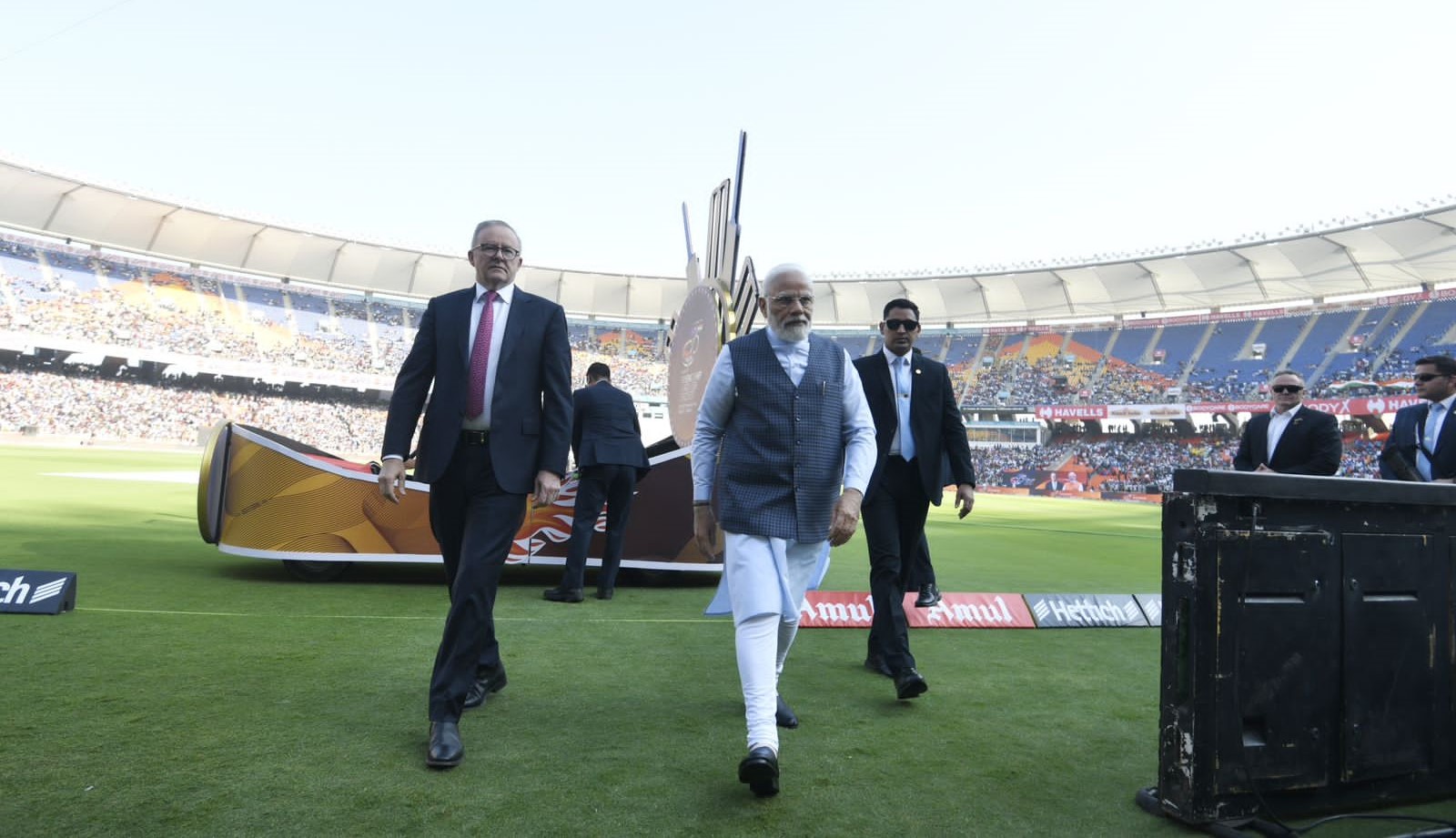 नरेंद्र मोदी स्टेडियम में हुआ स्वागत नरेंद्र मोदी स्टेडियम में हुआ स्वागत
