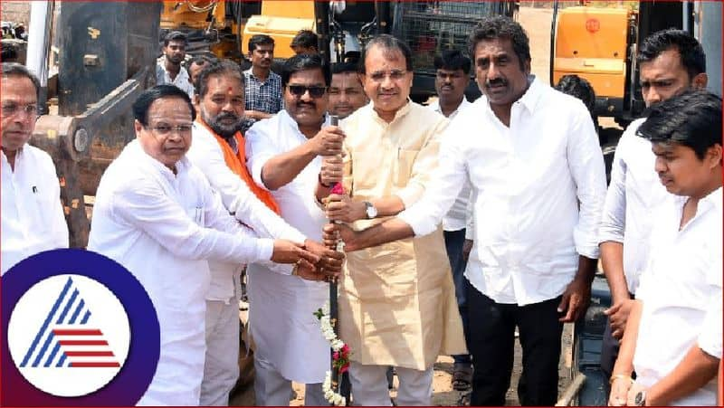 Union Minister Bhagwant Khooba initiated the road work of Bidar Chikapet today rav