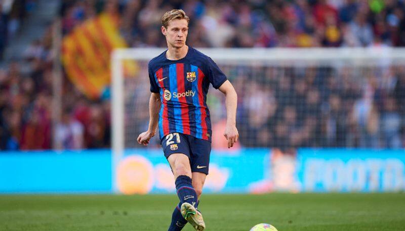 FC Barcelona midfielder Frenkie de Jong reacted to Manchester United rumors jje