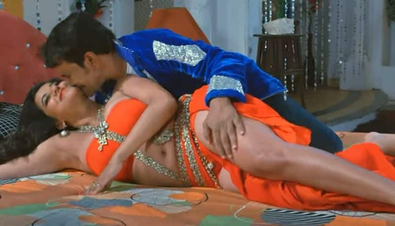 Monalisa SEXY video, photos: Bhojpuri actress, Nirahua's BOLD romantic song goes VIRAL RBA