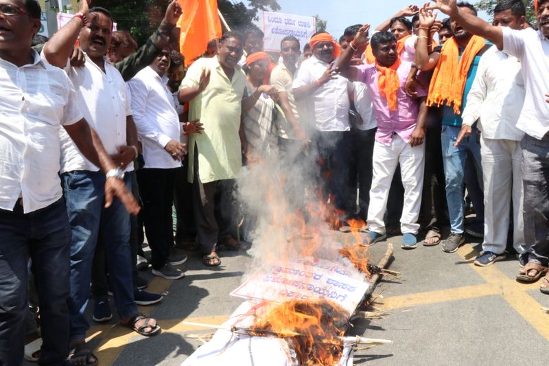 villagers protest agains MLA KB Ashok naik at shivamogga rav