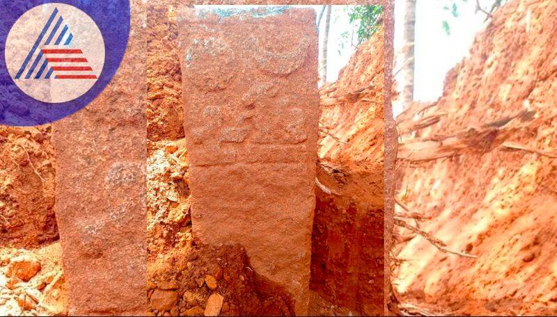 400yrs old lingamudre stone found at kundapur ravi