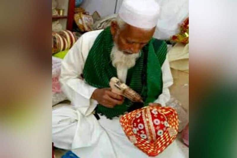 Ghiyasuddin makes Akbari pagri for Lord Shiva during the Kashi Holi celebration