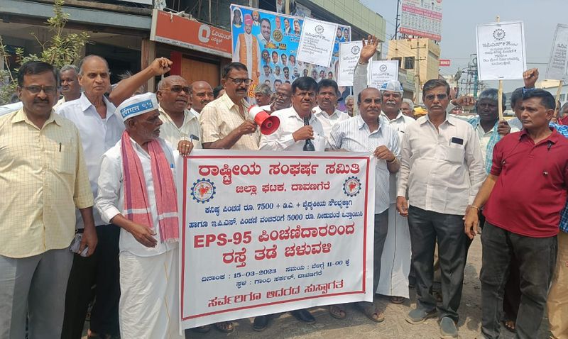 Retired Employees Protest for Additional Pension at Davanagere gvd