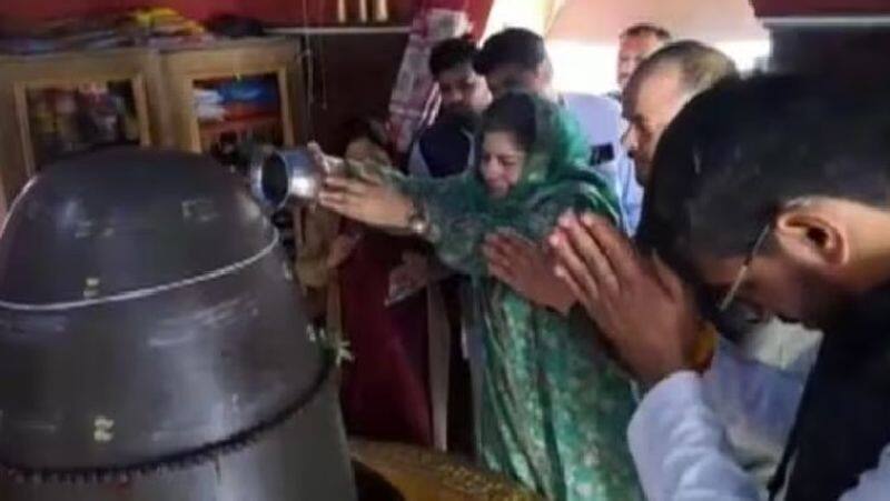 Jammu kashmir PDP chief Mehabooba Mufti visits, Navagraha temple in Poonch, offer jalabhishek to Lord shiva, BJP condemns her act akb