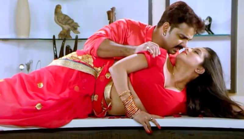 Monalisa BOLD and SEXY video: Bhojpuri actress, Pawan Singh's bedroom romance is 'too hot to handle'-WATCH  RBA