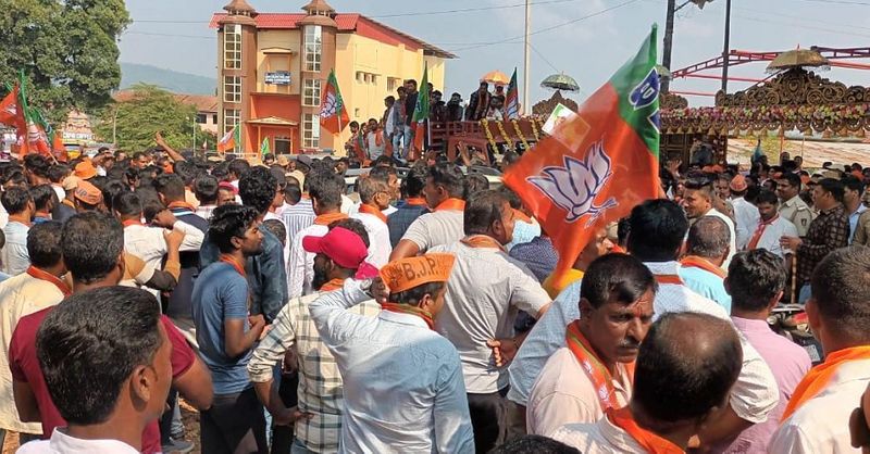 BJP Vijaya Sankalpa Yatra Stopped In Mudigere At Chikkamagaluru gvd