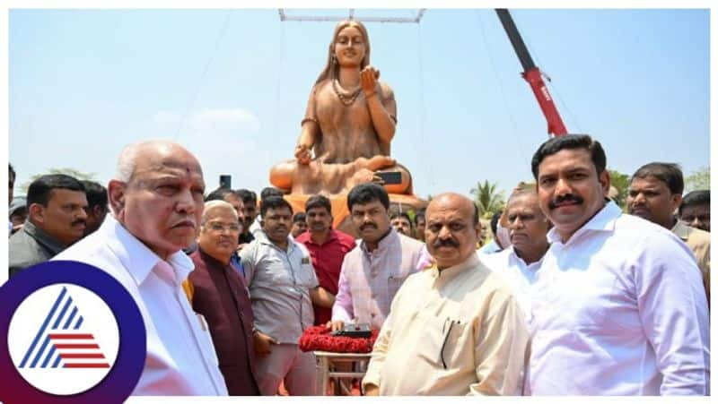 India's first tallest female  bronze statue of AkkaMahadevi in shivamogga gow