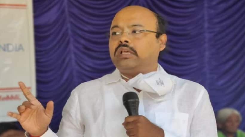 Amit Shah is a 'Goonda', faces murder charges in 2002 riots: Karnataka CM's son launches scathing attack
