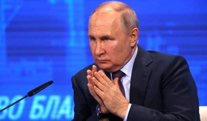 Russian President Vladimir Putin's private army 'withdrawing from Bakhmut' after row with army chiefs