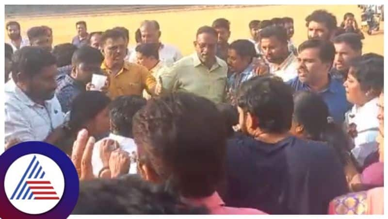 flex fight between two groups in bengaluru gow