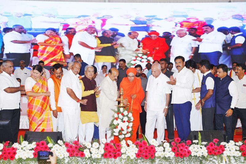 CM Basavaraj Bommai Talks Over BS Yediyurappa At Shivamogga gvd