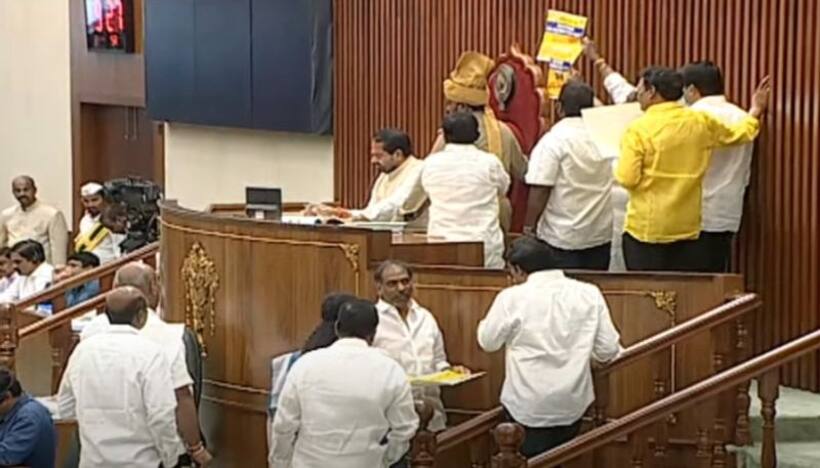 ప్రారంభమైన ఏపీ అసెంబ్లీ సమావేశాలు: చంద్రబాబు అరెస్ట్‌పై టీడీపీ సభ్యుల ఆందోళన
