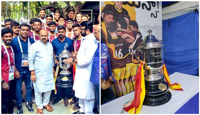 Santosh Trophy Champions Karnataka Team stood outside the CM Basavaraj Bommai House to take photo san