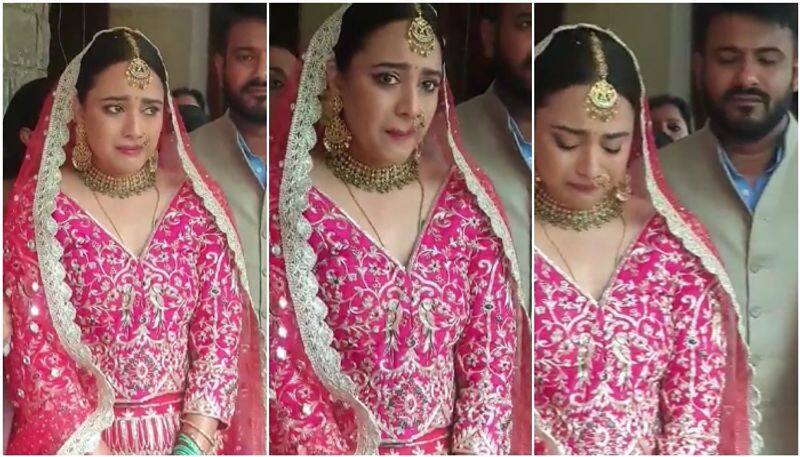 Swara Bhasker getting emotional during bidaai ceremony and her father calls it poignant moment sgk