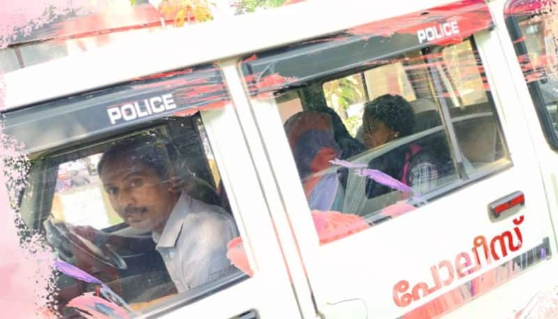 kerala police helps girls to reach their exam centre amid traffic hyp 