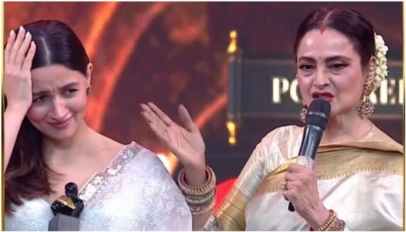 Rekha dedicated her award to Alia Bhatt and called her future legend sgk