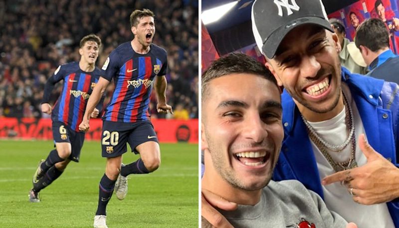 football VIRAL PHOTO: Chelsea's Aubameyang in Barcelona dressing room after El Clasico win sends fans into a tizzy snt