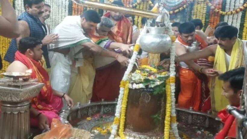 విరాట్ కోహ్లీ, కెఎల్ రాహుల్ బాటలోనే ఉమేశ్ యాదవ్... సక్సెస్ కోసం ఉజ్జయిని మాహాకాళేశ్వరుడిని..