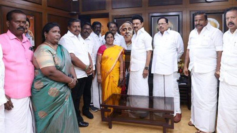 sengottai aiadmk municipal president ramalakshmi has joined dmk