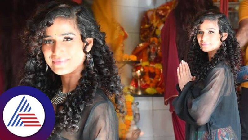 Poonam Pandey looks unrecognisable as she visits temple on Gudi padwa vcs 