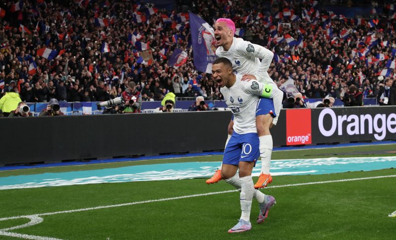 football UEFa Euro 2024 Qualifiers FRA vs NED France new era off to a flying start; here is proof all is well between Kylian Mbappe and Antoine Griezmann-ayh