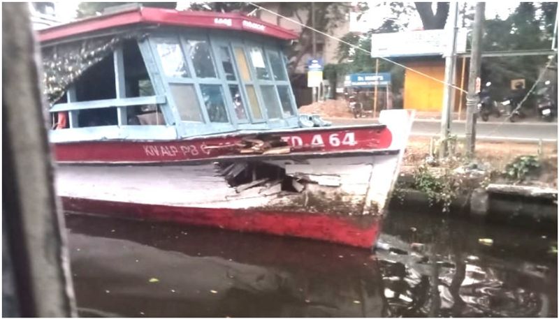 Speed boat hit passenger boat prm 