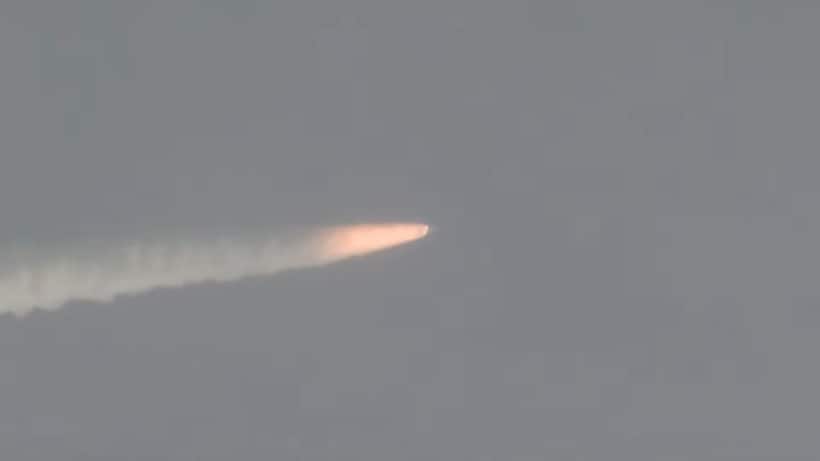 ISRO: 36 செயற்கைக்கோள்களுடன் வெற்றிகரமாக விண்ணில் பாய்ந்த இஸ்ரோவின் எல்விஎம் 3 ராக்கெட்